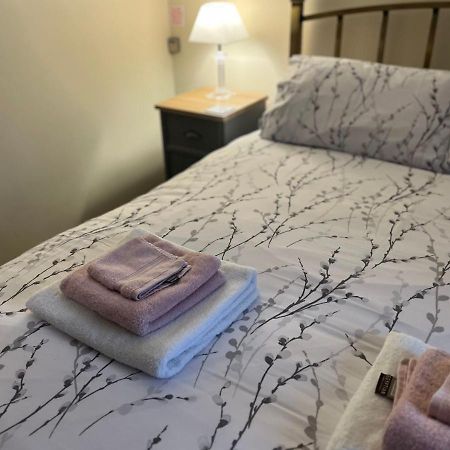 3 Bedroom Apartment, Ballymena, The Wee Stop Gap Esterno foto