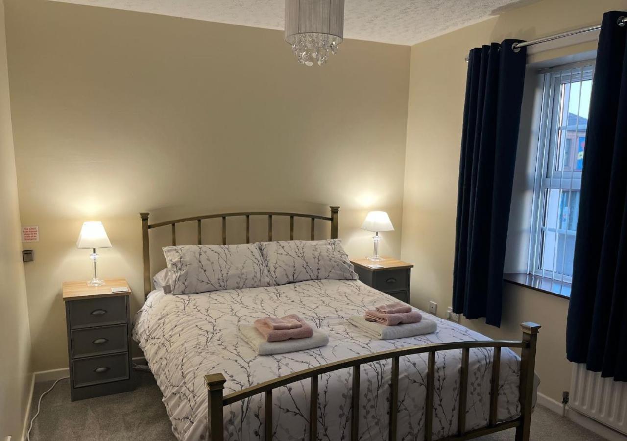 3 Bedroom Apartment, Ballymena, The Wee Stop Gap Esterno foto