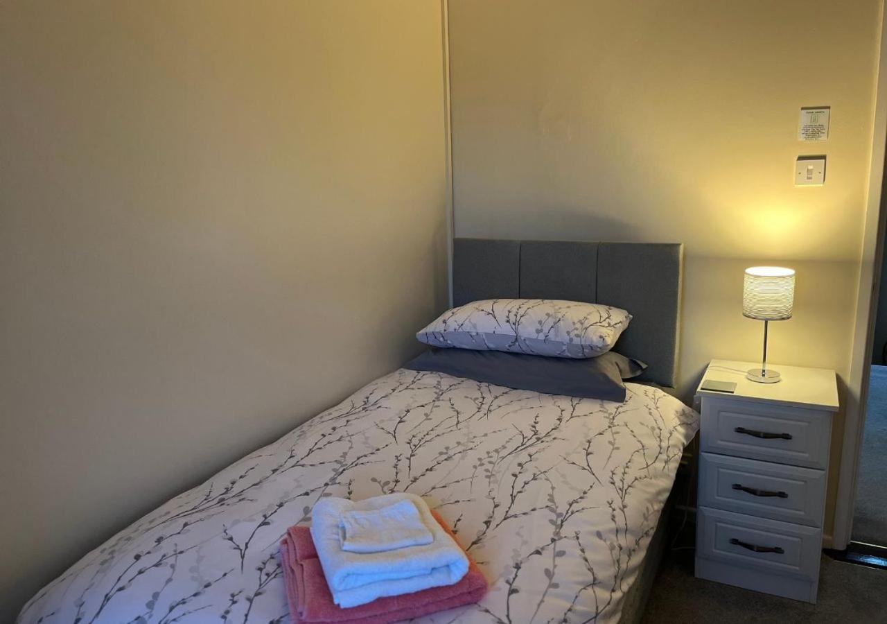 3 Bedroom Apartment, Ballymena, The Wee Stop Gap Esterno foto